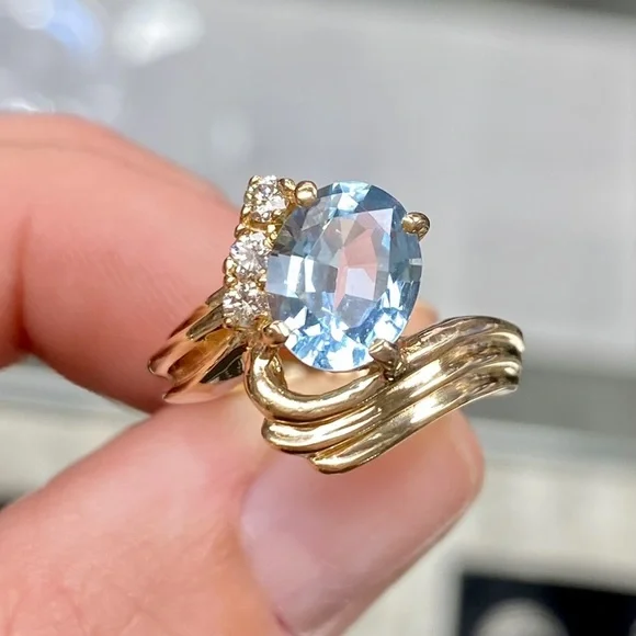 14k Yellow Gold Blue Topaz & Diamond Curved Cocktail Ring
